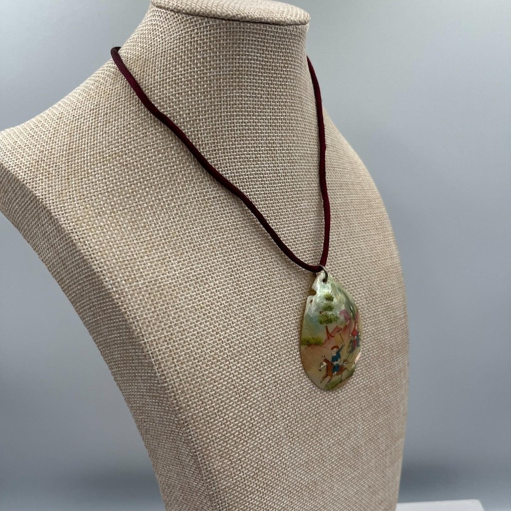 VTG Hand-Painted Mother-Of-Pearl Polo Match Persian Storyteller Pendant Necklace - Picture 7 of 9